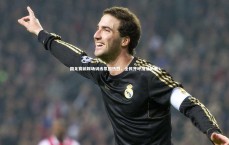 九游体育登录入口：国足赛前踩场训练氛围热烈，全民齐呼加油助威！